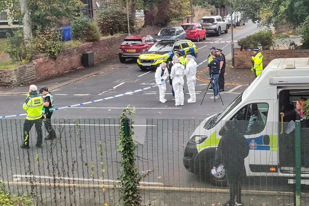 Pendant les prières de Yom Kippour : Deux juifs assassinés lors d'un attentat terroriste dans une synagogue de Manchester, en Angleterre.
