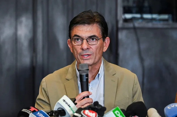 2025-10-20T165448Z_1902668280_RC2RFHAJH0AC_RTRMADP_3_BOLIVIA-ELECTION.jpg