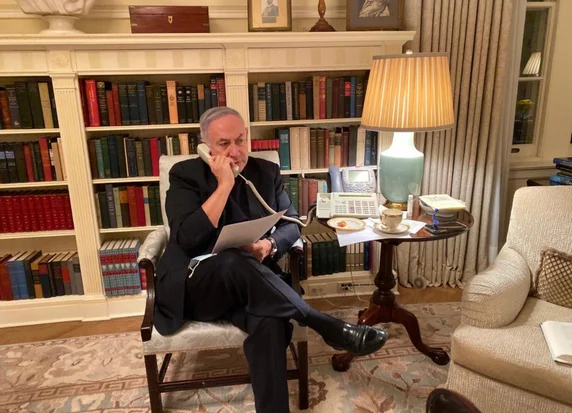 Upon landing in Washington, Netanyahu deals with COVID crisis back in Israel