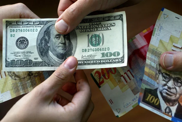 Shekel hits three-year lows against dollar amidst weakening trend