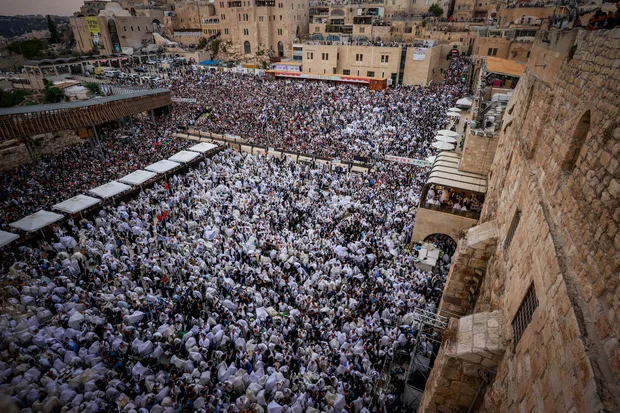 Over 50,000 Jewish worshippers attend Priestly Blessing ceremony at Western Wall