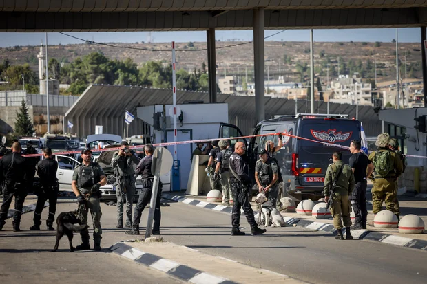 Three terrorists eliminated during attack near Jerusalem; police say much bigger disaster was averted