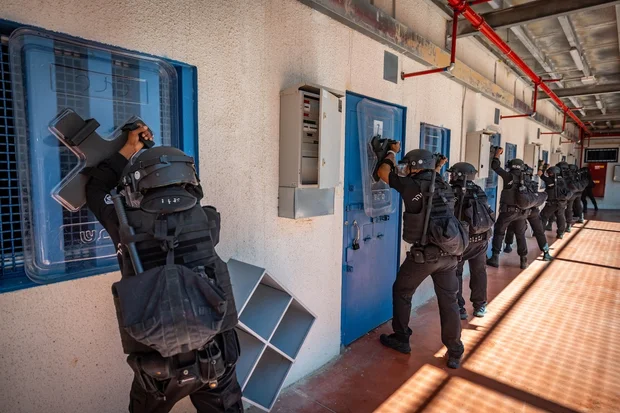 Hamas, Fatah say they will start 'war' and 'Independence Day' in Israeli prisons