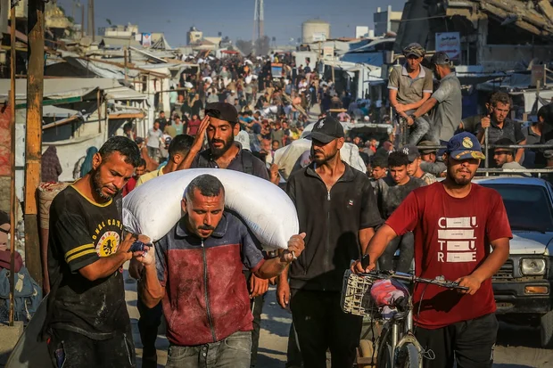 Reservista das Forças de Defesa de Israel nega ter atirado em habitantes esfomeados de Gaza e afirma que uma investida coordenada contra uma posição militar levou aos disparos