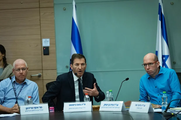 Coalition presents updated version of controversial IDF Draft bill, opposition vows to prevent 'anti-Zionist disgrace'