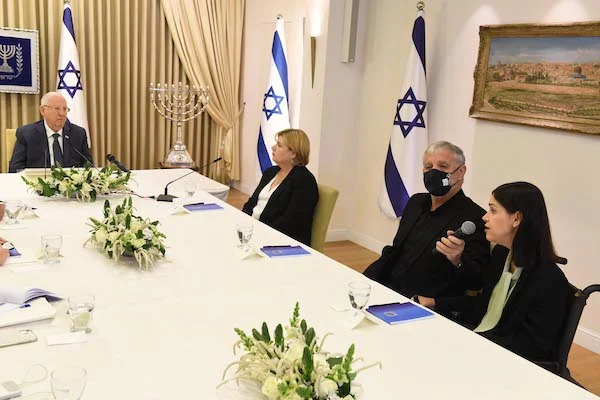The Yesh Atid delegation comprised of MKs Orna Barbivai, Meir Cohen and Karine Elharrar arrived for consultations with President Reuven Rivlin at Beit HaNasi, April 5, 2021. (Photo: Mark Neyman/GPO)