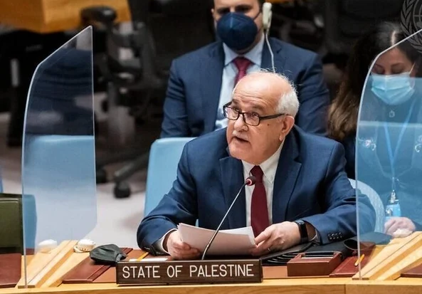 Palestinian envoy to the UN Riyad Mansour addresses the Security Council meeting on the situation in the Middle East, Apr. 25, 2022. (Photo: Mark Garten/UN)