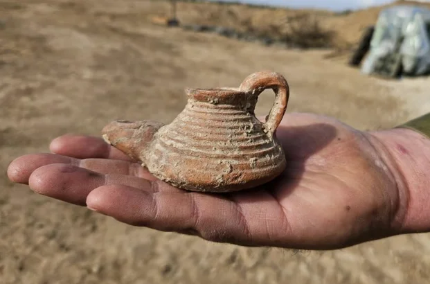 Des réservistes de l'IDF découvrent une lampe à huile byzantine vieille de 1 500 ans près de la frontière de Gaza