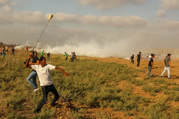 Israeli soldier seriously wounded, 41 Palestinians hurt in Gaza violent border clashes on Saturday