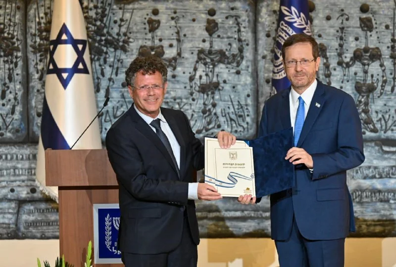 President Isaac Herzog receives the official results of the elections to the Twenty-Fifth Knesset (Photo: Kobi Gideon/GPO