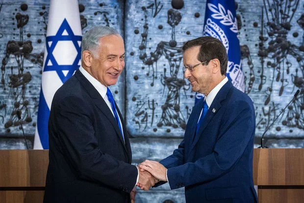 Herzog visits Netanyahu in hospital for 'emergency meeting', seeks compromise on controversial bill
