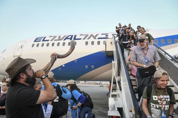 Is Israel discriminating against elderly immigrants and preventing family reunification?