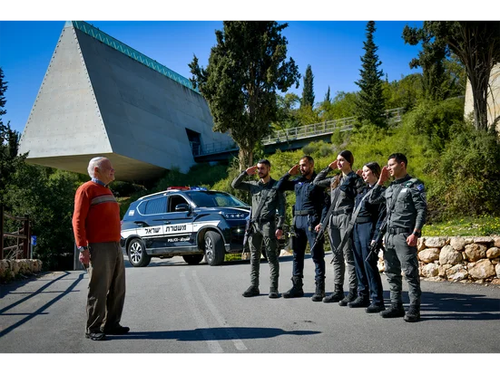 Israel Police visit Holocaust survivors as a reminder of why they serve their country