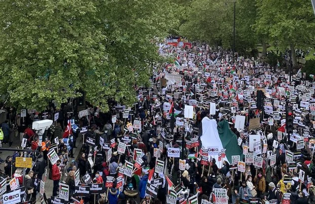 Europe erupts in anti-Israel rallies around the continent; Merkel warns against anti-Semitic acts