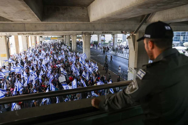 protest_airport_jul_11.jpg