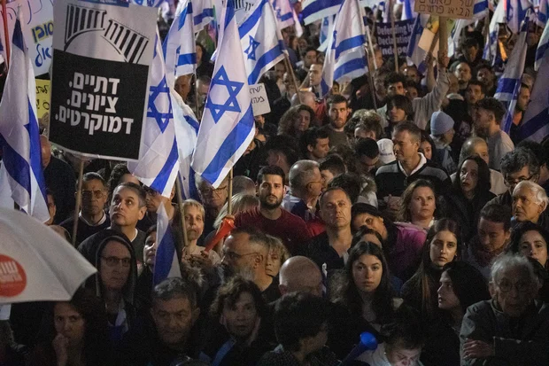 Hundreds of thousands of Israelis protest against governments judicial reforms in 12th week of rallies