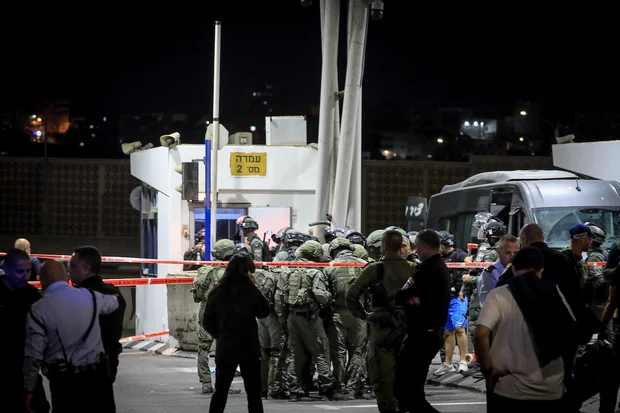Terror attack in Jerusalem leaves woman in critical condition