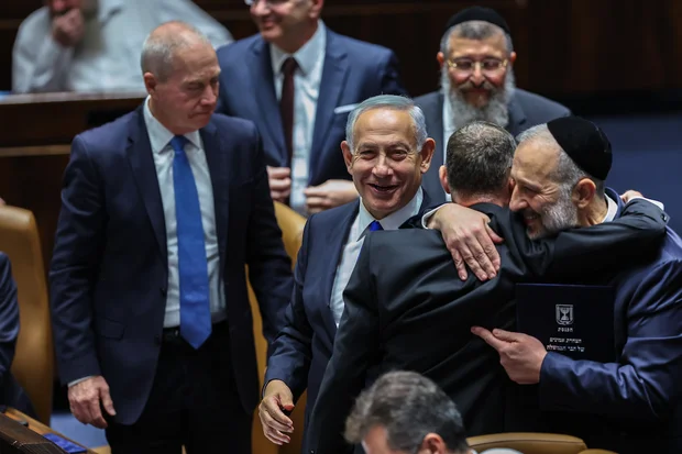 Netanyahu enters sixth term as prime minister at raucous ceremony on Thursday