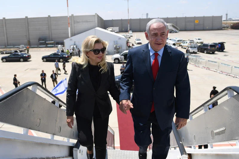Illustration: Prime Minister Benjamin Netanyahu and his wife Sara depart from ben Gurion Airport, near Tel Aviv, on June 30, 2017. Photo by Kobi Gideon / GPO