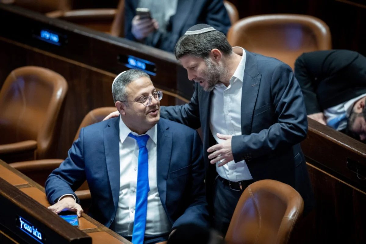 Itamar Ben Gvir and Bezalel Smotrich attend a plenum session on forming the government, in the Israeli parliament, on December 29, 2022 (Photo: Yonatan Sindel/Flash90).