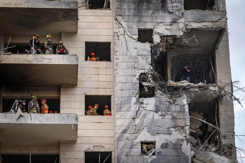 Israeli security and rescue forces at the scene where a ballistic missile fired from Iran hit and caused damage in Petah Tikva, June 16, 2025. Photo by Chaim Goldberg/Flash90