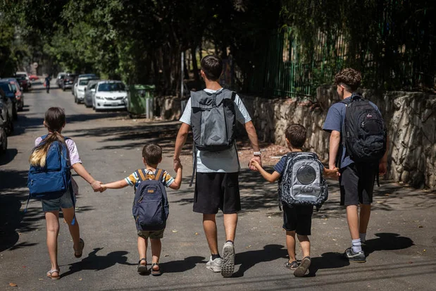 Israeli kids wearing school bags ahead of the first day of school and kindergarten in Jerusalem on August 31, 2025, The Israeli secular state education system will open tomorrow. Photo by Yonatan Sindel/Flash90