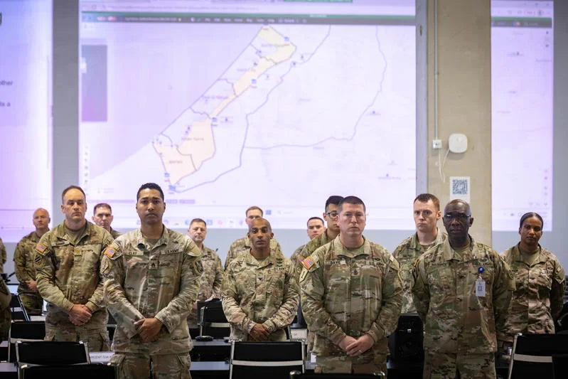 US military soldiers stand as US Secretary of State Marco Rubio visit at a US military base in Kiryat Gat, on October 24, 2025. Photo: Flash 90 by Olivier Fitoussi