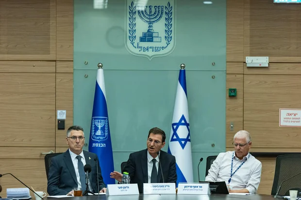 Ultra-Orthodox draft bill causes rifts in coalition as several lawmakers come out against new proposal