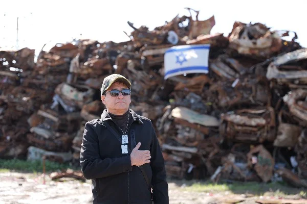 Miguel Muñoz Valeriano standing before the Israeli cars destroyed during the murderous terrorist attack of Hamas on October 7 2023 (Photo credit/courtesy of: Miguel Muñoz Valeriano).