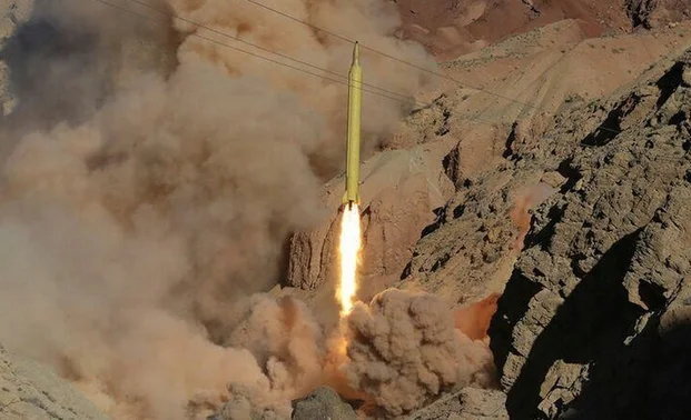 Qadr_missile__Eghtedar-e_Velayat_wargamem__March_2016__02_simtbb.jpg