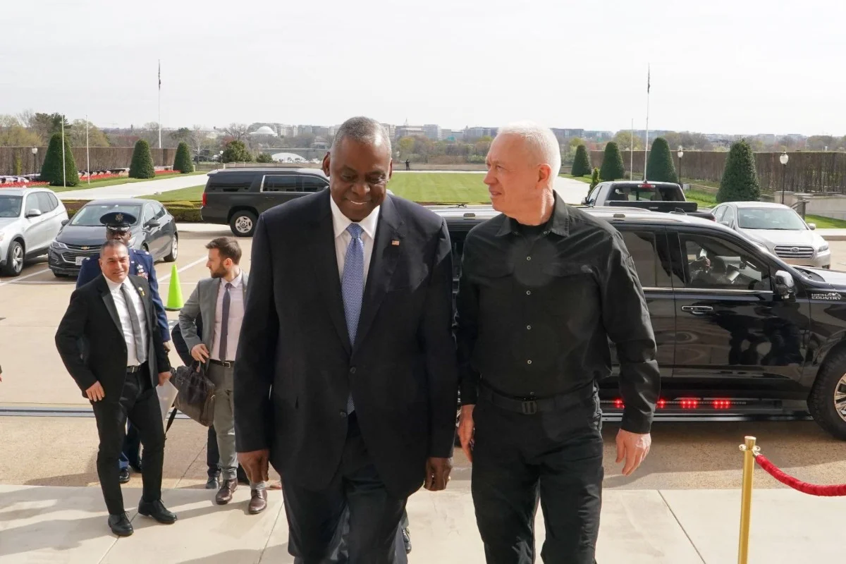 Gallant meeting with Secretary of Defense Lloyd Austin in the Pentagon, on March 26, 2024 (Photo: Ariel Hermoni/IMoD).