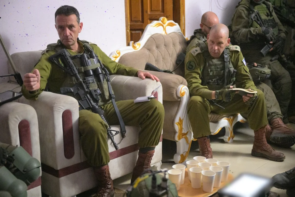 IDF Chief Halevi meeting with IDF officers and soldiers at Khan Younis yesterday, April 3, 2024 (Photo: IDF).