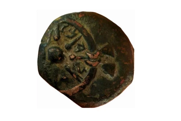 Obverse of a 2,000 year-old widow's mite coin, showing a wreath and a star (Photo: Israel Antiquities Authority)