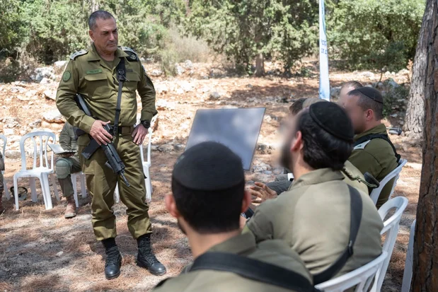 Chief of the General Staff at the northern border in a meeting with commanders from the Hasmonean Brigade. 29.7.2026. (Photo: IDF)