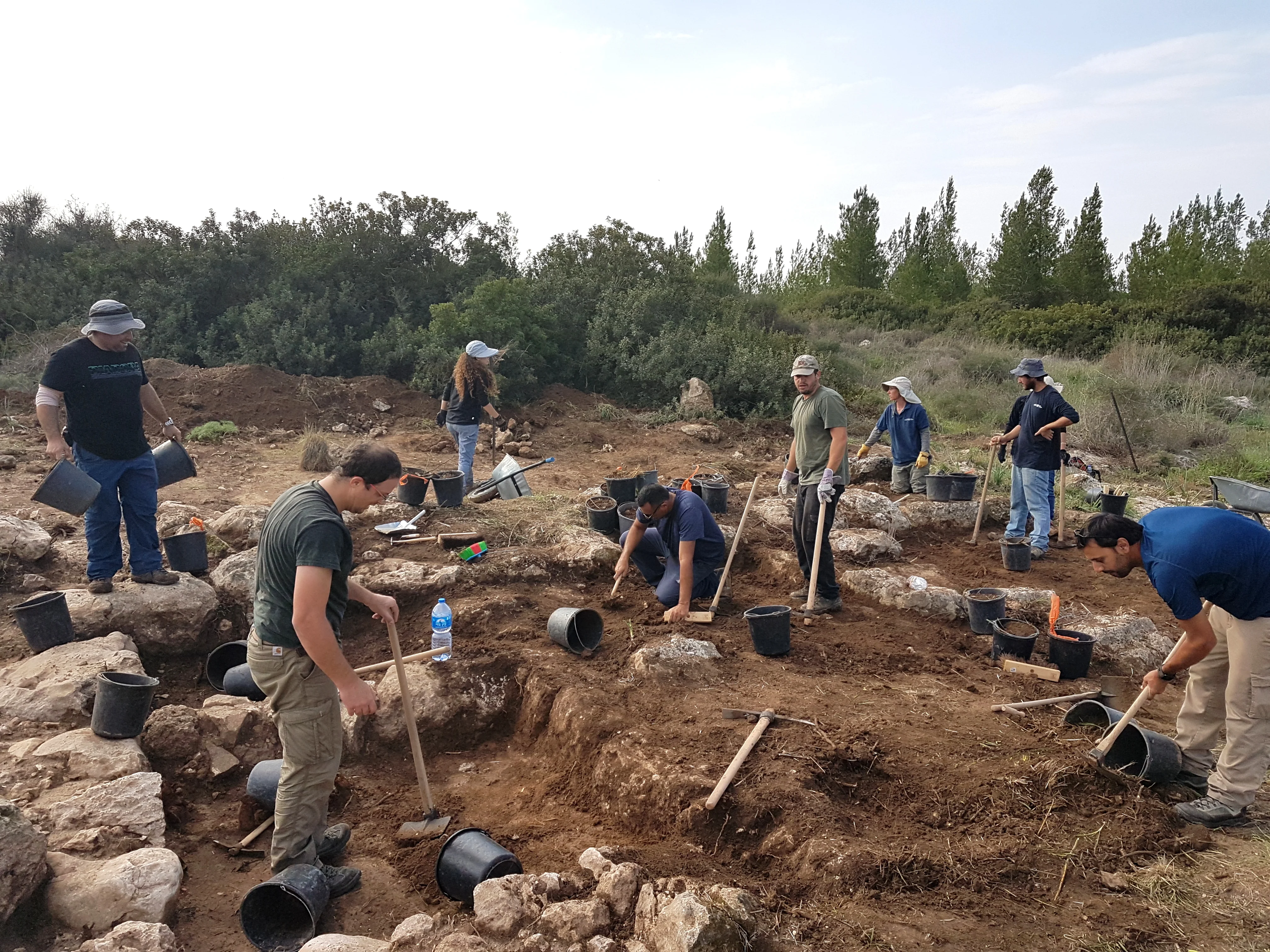Dozens of young people and volunteers participated in the excavations at Gal’on
