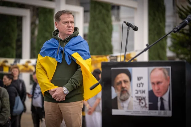 Ukraine's ambassador to Israel, Yevgen Korniychuk, attends a ceremony marking the two years anniversary of the Russian invasion of Ukraine, in Tel Aviv on February 23, 2023. (Photo: Erik Marmor/Flash90)