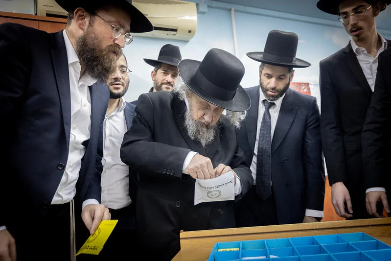Rabbi Dov Lando casts his vote at a voting station on the morning of the Municipal Elections