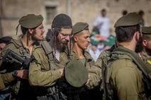 Ultra orthodox jewish soldiers