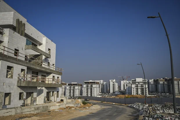 View of a construction site for new housing in the southern Israeli city of Sderot, November 5, 2025. (Photo: Michael Giladi/Flash90)