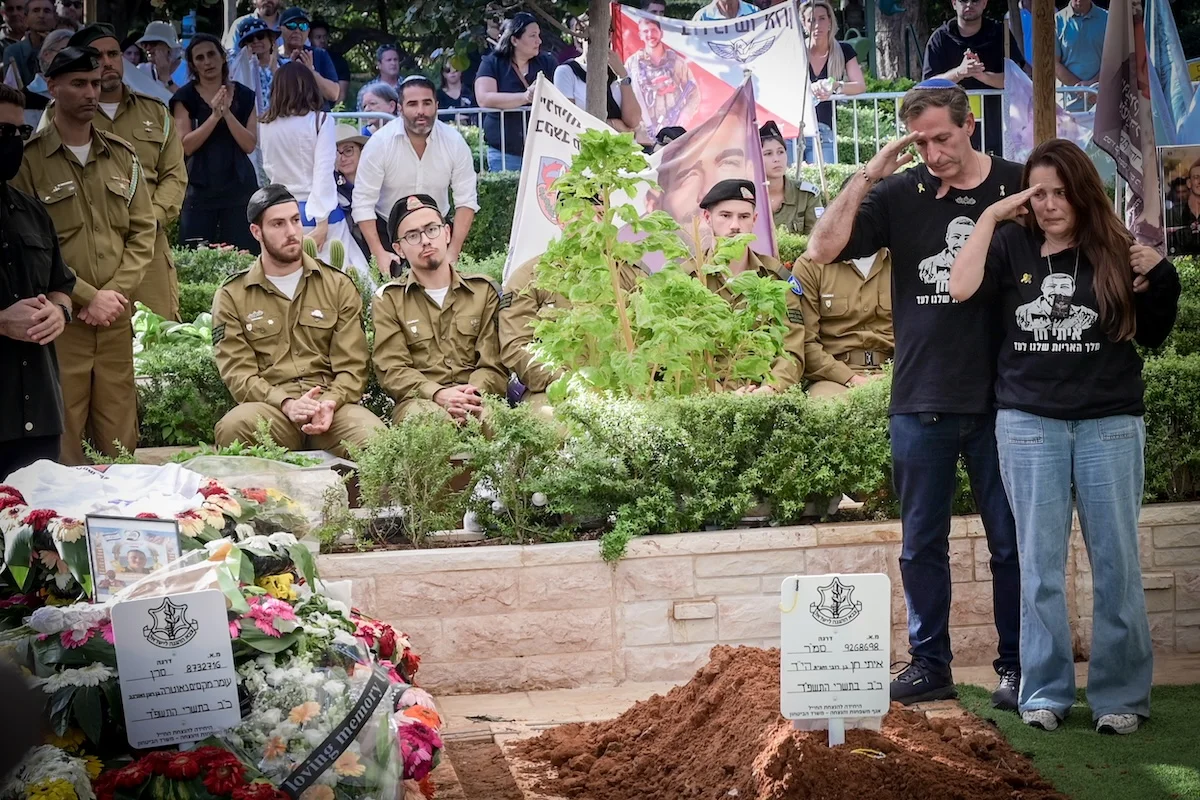 Family and friends at the funeral of Israeli soldier Itay Chen