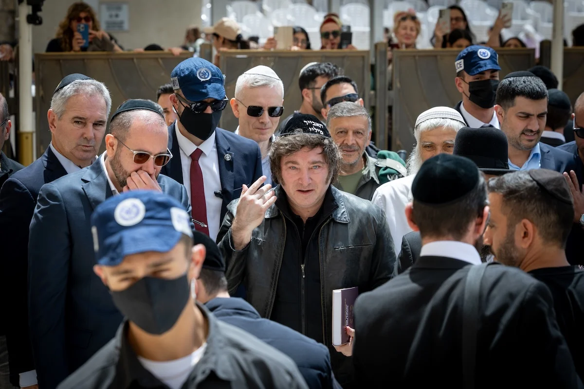 Argentinian President Javier Milei visits at the Western Wall, in Jerusalem's Old City, during an official state visit. April 19, 2026. (Photo: Chaim Goldberg/Flash90)