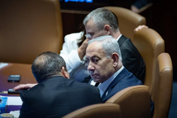 Un proche de Netanyahou dément l'appel des Émirats alors que des rapports détaillent plusieurs avertissements transmis au Premier ministre avant les attaques du 7 octobre