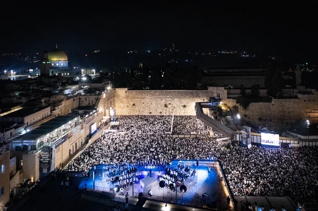 Will a major war take place during the upcoming Jewish holidays?
