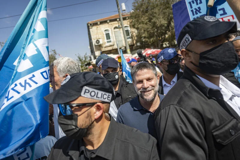 Finance Minister and Religious Zionism party chairman Bezalel Smotrich tours the Mahane Yehuda Market as part of the party’s election campaign in Jerusalem, October 9, 2026. Photo by Chaim Goldberg/Flash90