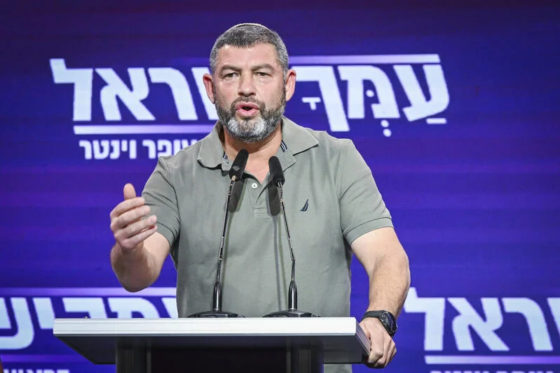 Amcha Yisrael party chairman and former Israeli army general Ofer Winter speaks during a press conference in Tel Aviv, following the resignation of party candidate Davidi Ben Zion and amid allegations of political pressure against the party, ahead of Israel’s upcoming general elections, October 14, 2026. Photo by Avshalom Sassoni/Flash90