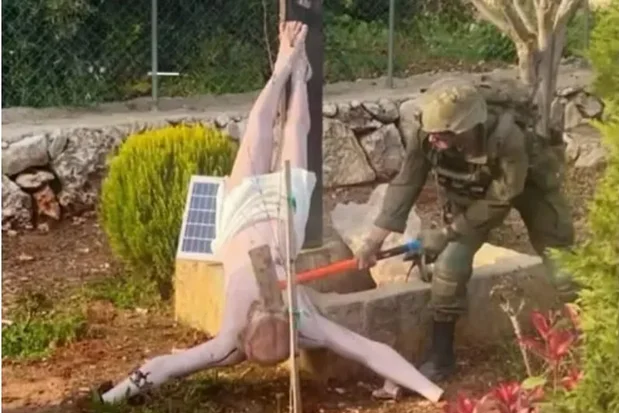 L'armée israélienne a retiré deux soldats du front et les a placés en détention après le vandalisme d'une statue de Jésus dans le sud du Liban