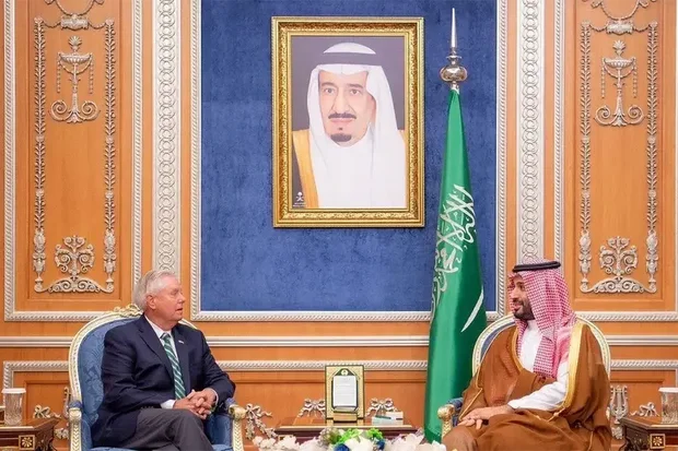 Saudi Crown Prince Mohammed bin Salman receives US Senator Lindsey Graham in Riyadh. (SPA)