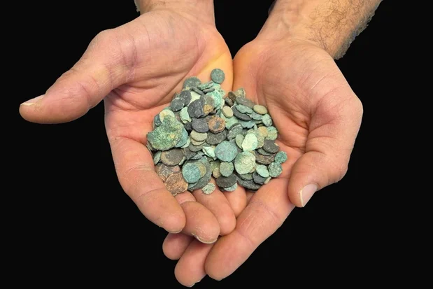 Israel Police finds 200 looted archaeological objects during house search in Dimona