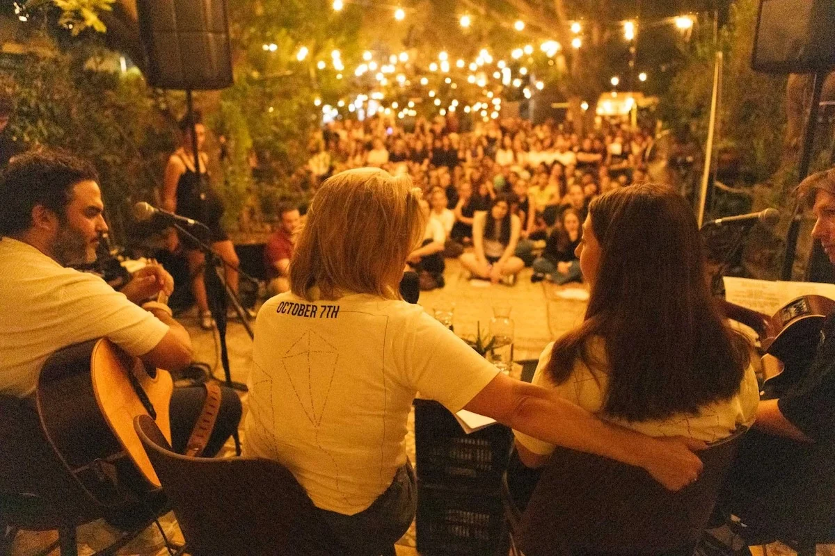 Participant shares her personal story with a group gathered in a private home as a part of the Salon Otef initiative (Photo: Salon Otef)