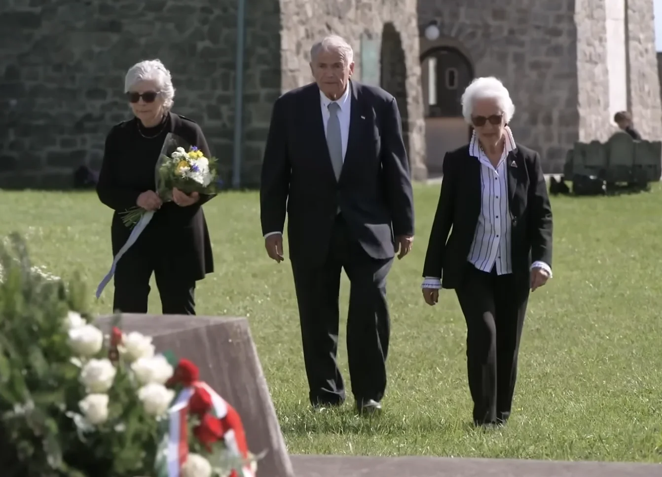 Eva Clarke, Hana Berger-Moran, and Mark Olsky visit the Auschwitz memorial site (Photo: Screenshot/CBS' 60 Minutes)